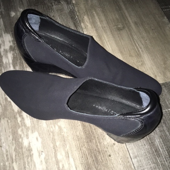 Donald J Pliner Ferny Black Suede and Leather Crepe Wedge - Picture 4 of 9